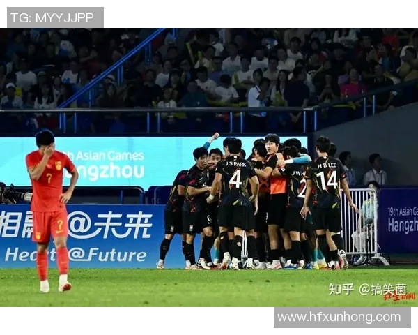 亚运会回顾:上海足球队默契配合展现团队精神与竞技实力 亚运会回顾:上海足球队默契配合展现团队精神与竞技实力