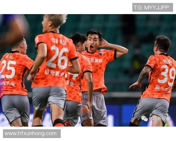 成都足球队强势领跑锦标赛积分榜总分高达92分展现冠军实力 成都足球队强势领跑锦标赛积分榜总分高达92分展现冠军实力