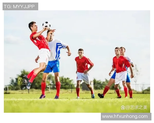 足球明星的孩子们在绿茵场上展现才华激情四溢的比赛瞬间 足球明星的孩子们在绿茵场上展现才华激情四溢的比赛瞬间